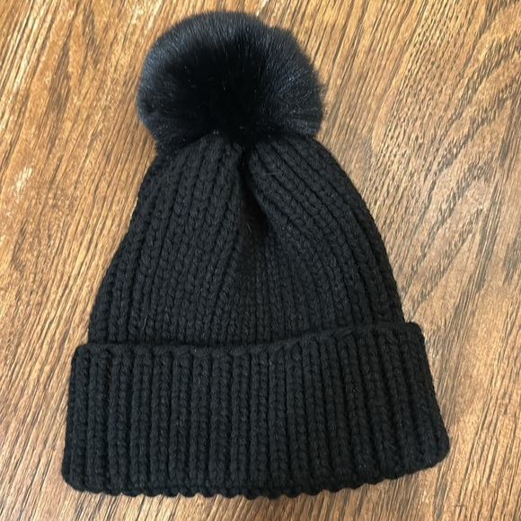Steve Madden Accessories - Nwot. Steve Madden hat with fluffy pompon
